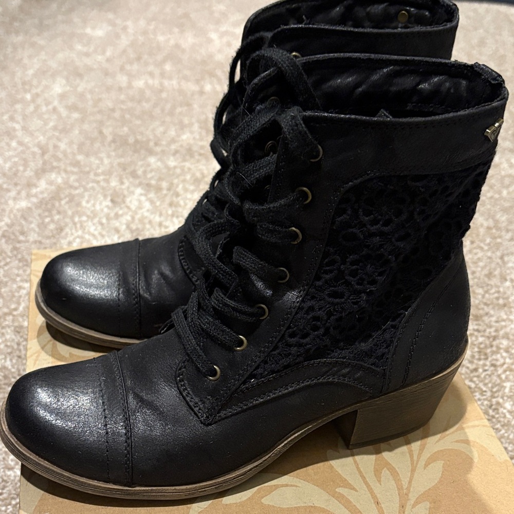 Roxy Black Lace-Up Boots with Crochet Detail